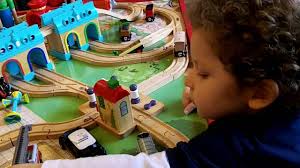 Thomas & friends super station railway train track set. Chuggington Train Table Thomas And Friends Wooden Playtable Side By Side Comparison Youtube