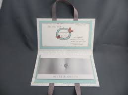 Verpackt mamas neues lieblingsbuch in einer schachtel, verziert mit selbstgebackenen lebkuchen. Stempelstifte Stempelfreundin