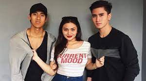 Check spelling or type a new query. Pose Seksi Ariel Tatum Bareng Dua Pria