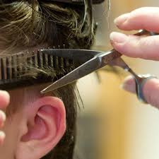 Mai entfällt für vollständig gegen corona geimpfte die testpflicht. Friseurbesuch Diese Neuen Corona Regeln Gelten Ab Marz Video Stern De