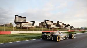 Silverstone declares itself the home of british racing and with a history stretching back to 1948, there is some justification to the claim. Silverstone Wohnen In Der Pole Position Ubm Magazin