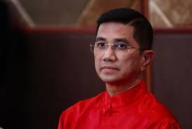 29/8/2020 isu semburit azmin ali menjadi sebab utama ummi hilang keyakinan dan menjauhkan diri dari dr mahathir. Min Aku Banyak Buat Dosa Pada Kau Aku Minta Maaf Azwan Ali Mahu Berbaik Dengan Azmin Viral Mstar