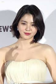 You might notice one particular actress who is currently gaining the attention of many thanks to her solid as you can tell, ryujin is on the right side of the photos and han sohee is on the left. Disebut Mirip 10 Adu Pesona Han So Hee Ryujin Itzy Berambut Pendek