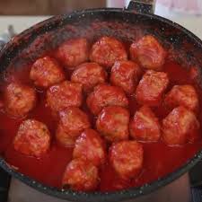 Trasferisci tutto in una padella, aggiungi uno spicchio d'aglio, un cucchiaio d'olio e cuoci per circa 20 min a fuoco medio. Pin On Polpette
