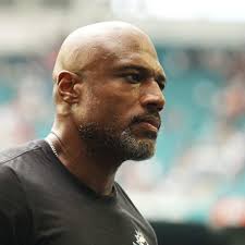 Dolphins Saturday Mailbag: Is Weaver a Hot Head Coach Candidate Again?