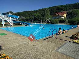 An heißen sommertagen bietet das freibad mit einer 42 m langen wasserrutsche die ideale abkühlung, für schwimmer und nichtschwimmer ebenso wie für die kleinsten im kinderbecken. Freibad Neuhofen An Der Ybbs Amstetten
