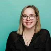 Holly Riehl's Instagram, Twitter & Facebook