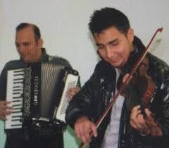 Una canzone che a molti è sembrata quasi profetica, poichè tra le rime si legge questo ritornello Artisti Vari Rumeni Romani Musiche Rumene A Roma E Nel Lazio Nota Records 2018 Blogfoolk Magazine