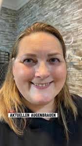 In Essen vertrauen Frauen Paula Lash and Brows