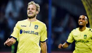 Teemu pukki prefers to play with right foot. Ex Schalker Teemu Pukki Im Portrait