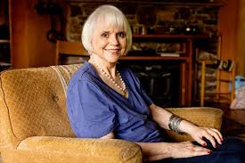 Linda Ronstadt Criticizes Trump Before He Appears at Venue Named for Her -  The New York Times