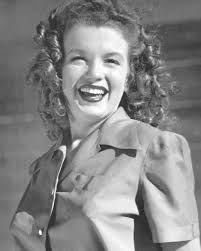 In 1945, photographer David Conover captured a young Norma Jeane  Mortenson—later known as Marilyn Monroe—during a beach photoshoot, marking  the earliest days of her modeling career. At the time, she had just