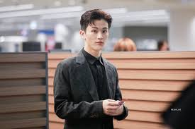 He is an actor and director, known for gallipoli (1981), the bet (2006) and the everlasting secret family (1988). Mark Pics On Twitter 191002 C Regulus Incheon International Airport Ceo Mark Lee Mark ë§ˆí¬ ãƒžãƒ¼ã‚¯ Superm