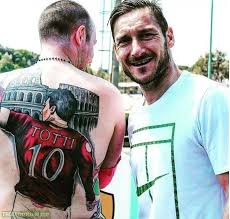 İtalya futbol federasyonu, yıldız ismin avrupa futbol şampiyonası kadrosundan çıkarılmasına karar. Insane Tattoo But What Is Totti Thinking In Three Words Troll Football