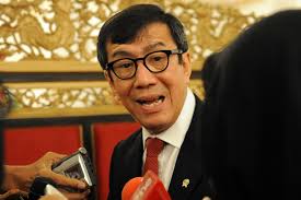 Yasonna laoly dipukul ko, ronny sompie terkapar. Yasonna Laoly Mundur Dari Jabatan Menkumham Alasannya Ini Pontas