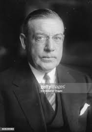 243 photos et images haute résolution de Walter Edge