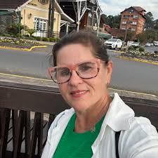 First published January 11, 2005, today marks the 20TH ANNIVERSARY of THE  BROKER. 🎉🎉 “A fast-paced, fun read with echoes of something deeper. The  author's command of pop fiction delivers crisp, sharp