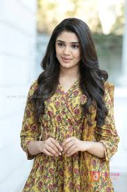 Panja vashnav tej is nephew of tollywood megastar chiranjeevi and brother of prathi roju pandage movie fame sai dharam tej. Uppena Movie Heroine Navel Tamil Actress Navel Glamour Gallery Hd Images Actress Navel Show Pics South Indian Actress Indian Actresses Hottest Photos Uppena Heroin Krithi Shetty Is An Indian Film