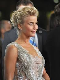 Pin En 2020 Prom Hairstyles