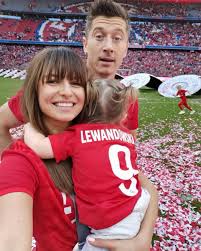 41 617 просмотров 41 тыс. Bayern Germany Auf Twitter Robert Lewandowski With His Family Meis7er
