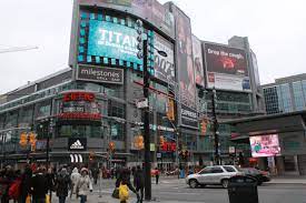 Dundas Square The Times Squares Little Brother Dundas Times Square Favorite Places