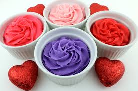 Smooth with the white buttercream, to blend the colors together. Valentine Frosting Novocom Top