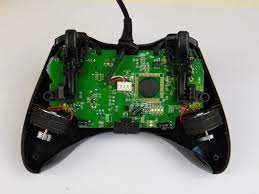 This problem can be countered using either diodes or integrated circuits that sort and separate the commons but this is not likely going to be worth the effort. Teardown Xbox 360 Usb Controller