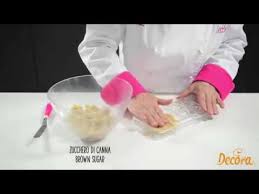 Quando si hanno ospiti, per un pranzo, una cena, o più semplicemente per un caffè o the, si dispone sul tavolo la decora e le zollette di zucchero colorate. Decora E Le Zollette Di Zucchero Colorate Youtube
