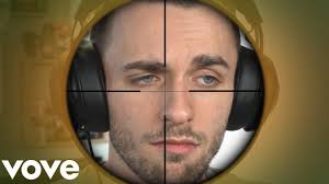 Посетите жилище хищника в охотничьей обители, играя за хищника. Squeezie Top 1 Youtube