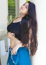 Beauty Galore HD : Charmi Kaur Low Hip And Navel In Lungi