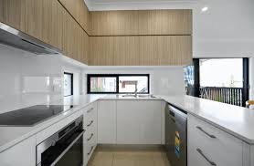 ‫أفكار تصميمية لمطبخ على شكل حرف U - VENACE‬‎