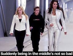 Ir kodis toks jaunas atrodo rpieš hilary stovėdamas. Film Freak Central Agent Cody Banks 2003