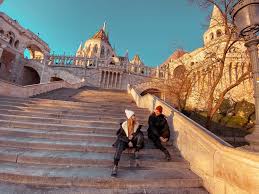 Η σημαία της αποτελείται από τρεις οριζόντιες λωρίδες, κόκκινη. Ta3idi Sthn Boydapesth A3io8eata Kai Pragmata Na Kaneis Nonstoptravellers