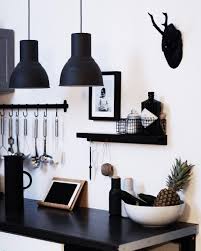 Mein Ikeahack In Der Kuche Eine Umgedrehte Bilderleiste Mit Hakchen Kuche Kitchen Monochrome Interior Monochrome Einrichtung Ikea Hacks Ikea Hack Kuche