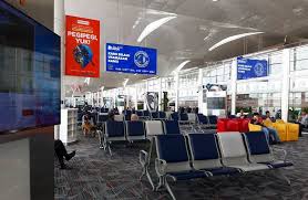 Oya, ka bandara medan kualanamu ini merupakan penghubung kereta api bandara pertama di indonesia yang mengantarkan penumpang dari/ke pusat kota dan bandara. Bandara Kualanamu Medan Tingkatkan Fasilitas Pelindungan Covid 19