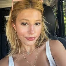 Stephanie Gardea's Instagram, Twitter & Facebook