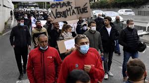 Het is bijvoorbeeld in heel frankrijk verplicht in gesloten ruimten een mondkapje te dragen. Horecaondernemers Straat Op Tegen Coronamaatregelen Frankrijk Ik Wil Gewoon Werken Rtl Nieuws