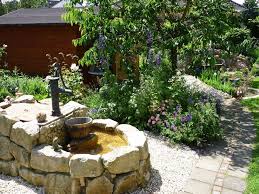 Unser Brunnen Im Garten Funkelgrun Bilder Gartens Long Blooming Perennials Low Maintenance Per In 2020 Rock Garden Landscaping Patio Herb Garden Garden Fountains