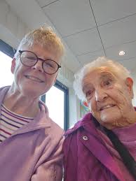 A heartwarming first meeting between this newborn baby and her great great  grandmother
