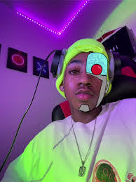 Micah Huff's Instagram, Twitter & Facebook