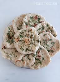 Naans A L Ail Et A La Coriandre Pain Indien Pita Chocolat
