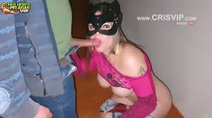 Con desconocidos en casa abandonada