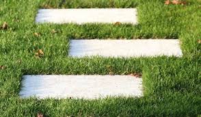 Muka Wegeplatten Setzen Highlights Im Grunen Gras Trittsteine Garten Landschaftsbau Garten