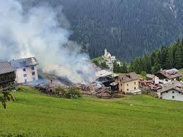 Check spelling or type a new query. Belluno Spaventoso Incendio Distrugge Case E Fienili A Borgo Santa Lucia Nell Agordino