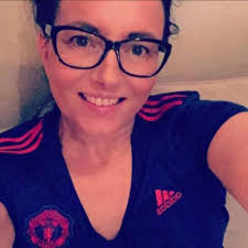 Min første baby i magen kake! Hadde tenkt på å lage en slik lenge og synes  resultatet ble fint! ca 4,5 kg fylt deilig ganache sjokoladekrem! Har du  denne i tankene når