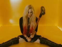 Avril Lavigne Arma Vinganca Para Ex No Clipe De Bite Me Popline