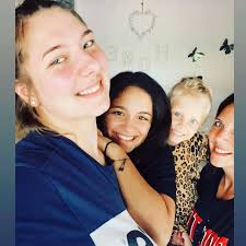 Ihre eltern heirateten ein jahr nach ihrer geburt. Daniela Buchner Instagram Kampf Zwischen Jada Joelina Promiwood