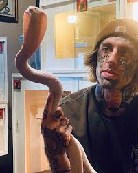 𝕬𝖉𝖆𝖒 𝕭𝖊𝖆𝖙𝖙𝖞 𝕿𝖆𝖙𝖙𝖔𝖔𝖘