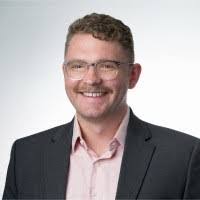 Justin Pelfrey's Instagram, Twitter & Facebook