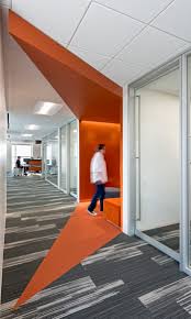 Office Tour Xenia Hotels Resorts Offices Orlando Met Afbeeldingen Kantoorinrichting Ontwerp Interieur Oranje Kantoor